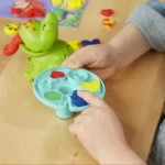 Σετ παιχνιδιού Play-Doh Frog ‘n Colors Starter Set (Hasbro)